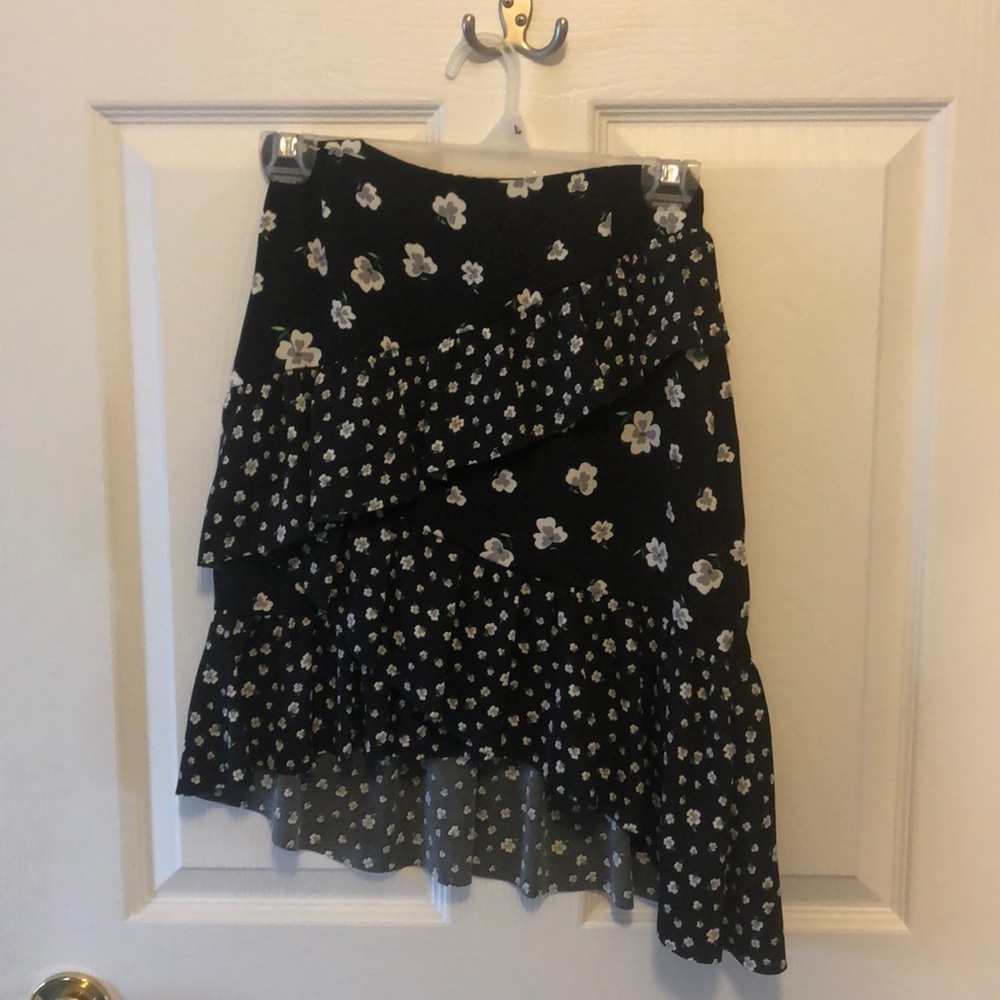 Flower skirt with ruffles